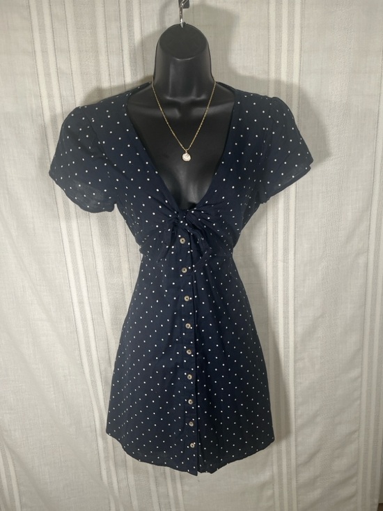 Abercrombie & Fitch Dresses & Skirts - Abercrombie & Fitch Navy Polka Dot Tie Front Dress Size M Button Front Pockets